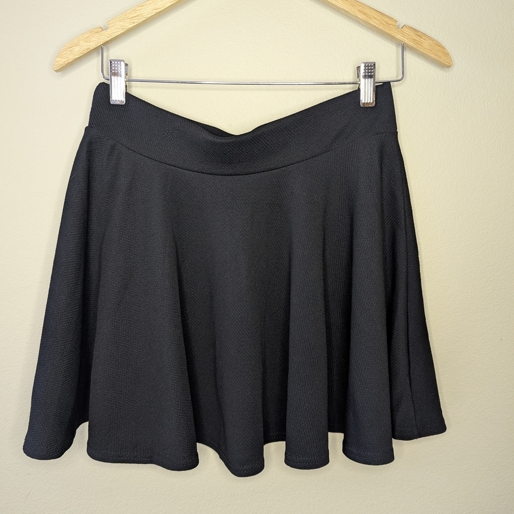 NWT  URBAN COCO Textured Chic Black Skater Skirt Size Large